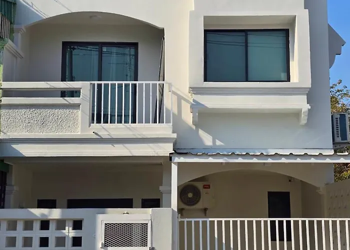 Baan White House Guest house *